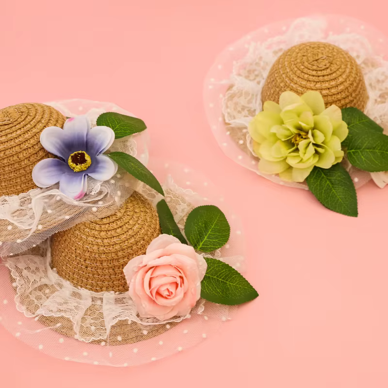 Sombrero de paja tejido para mascotas con flores de encaje y visor
