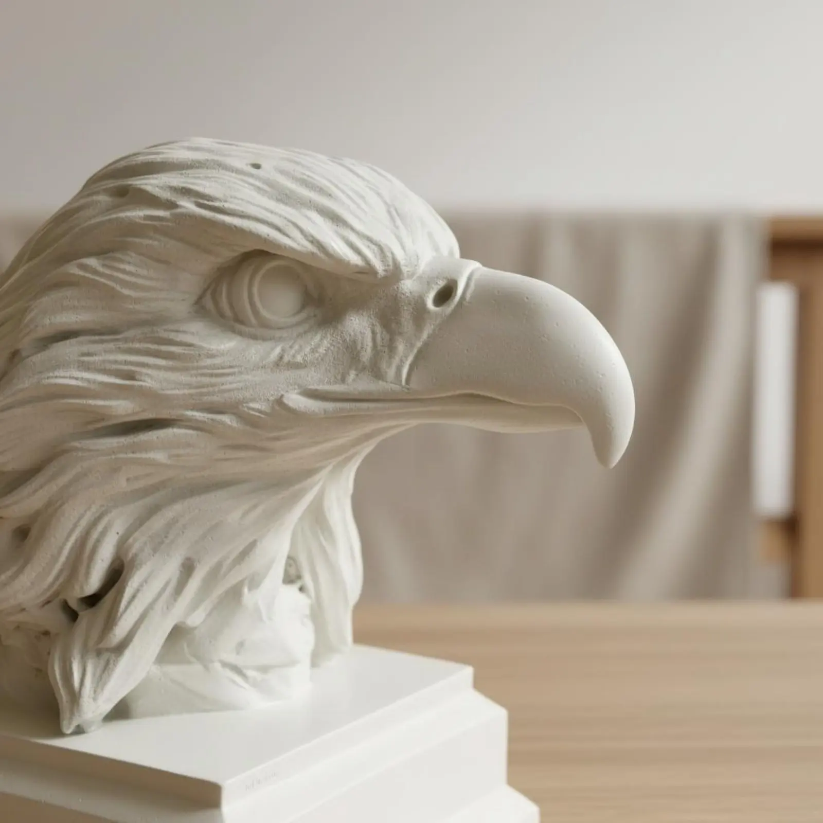 Estatua decorativa de raptor realista en resina para estante - imagen 3