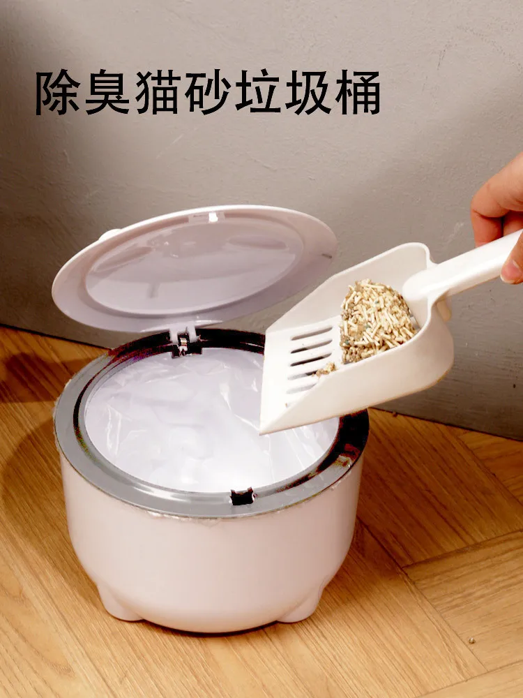 Cubo de basura con tapa cerrada