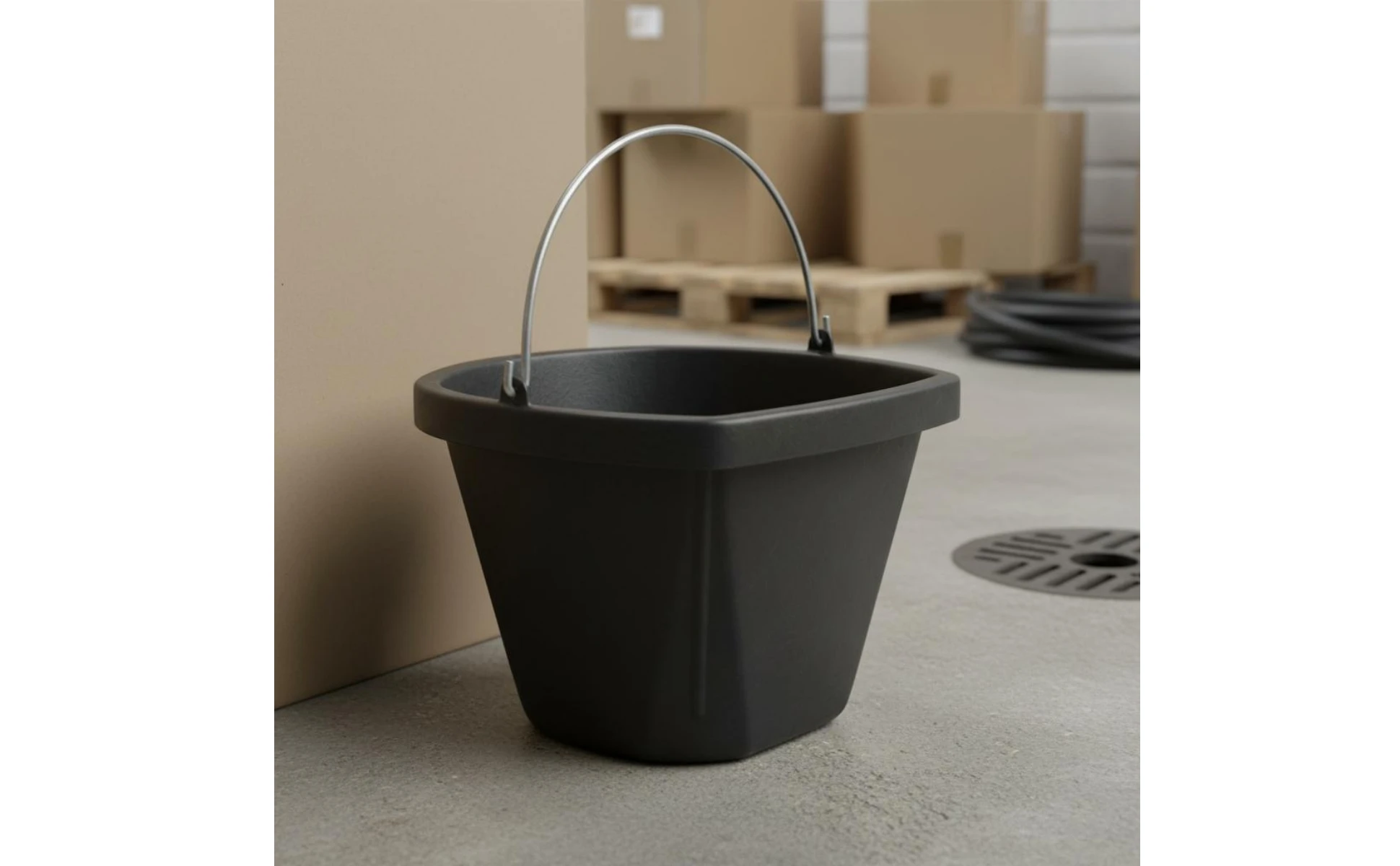 Cubo listo para tareas de campo y patio