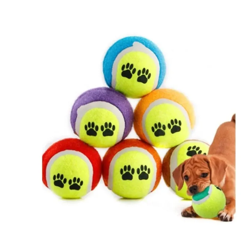 Mini pelota de tenis micro elástica en mano