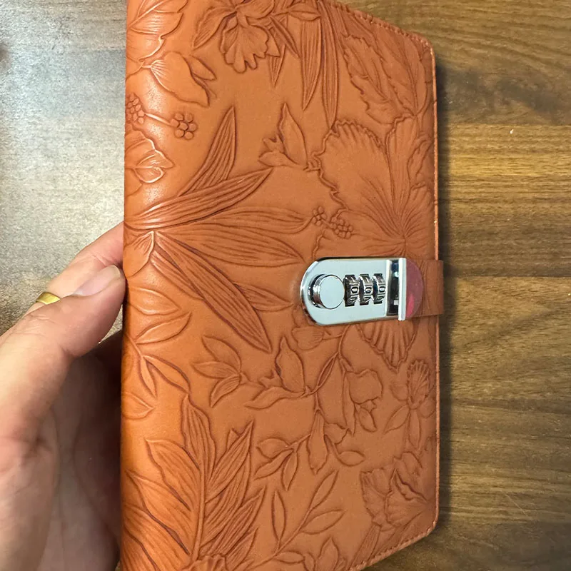 Álbum portátil con cerradura y contraseña para certificados y efectivo - imagen 2