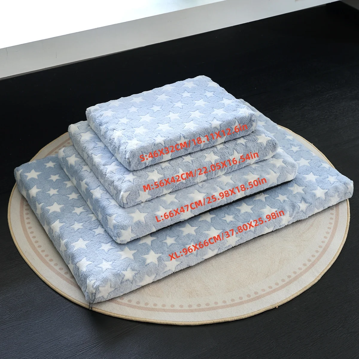 Cama acolonada beige con bordes elevados para mascotas