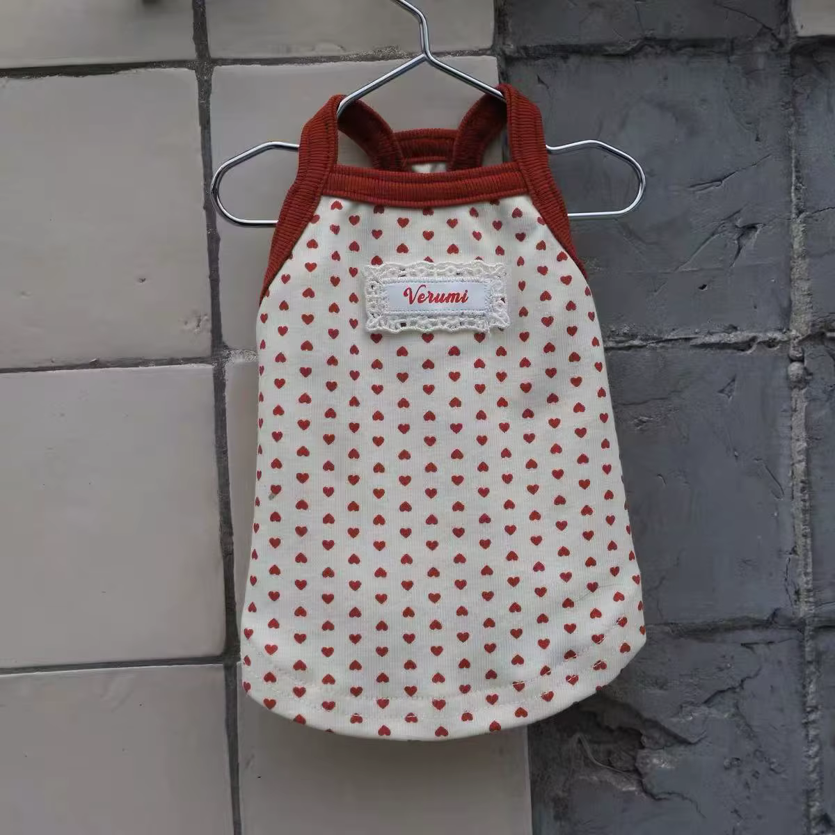 Detalle de la falda y la caída del tejido