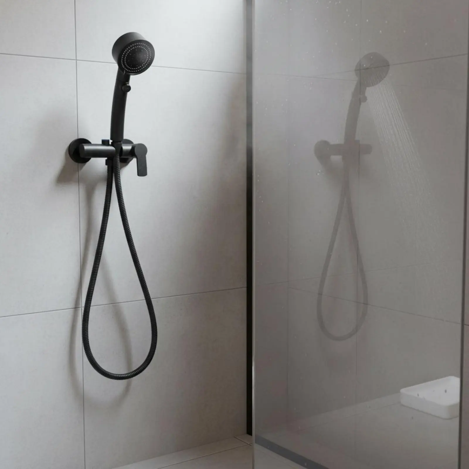 Ducha de mano para mascotas: cabezal regulable y manguera flexible - imagen 4