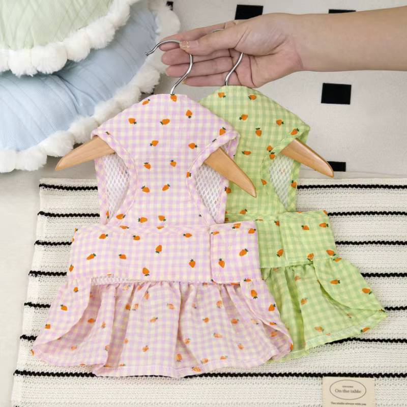 Vestido veraniego para perros y gatos con estampado de zanahoria
