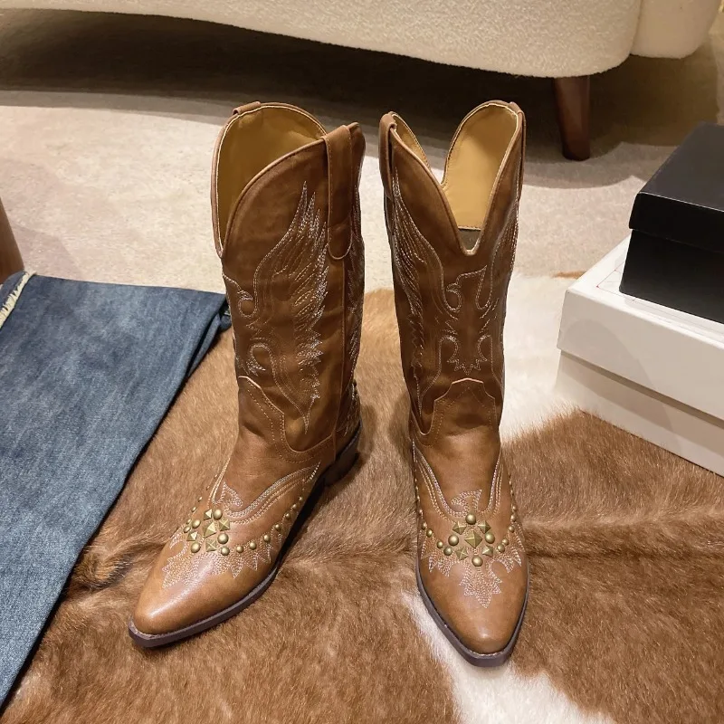 Botas vaqueras de cuero vintage para mujer con tacón medio - imagen 4