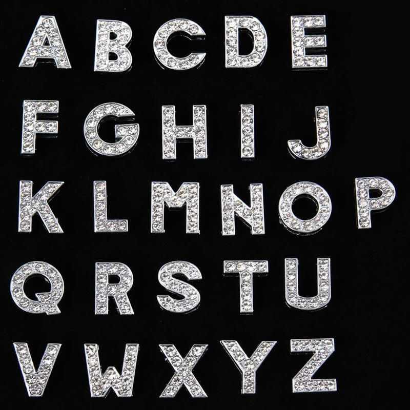 Conjunto de letras y dijes brillantes para collar