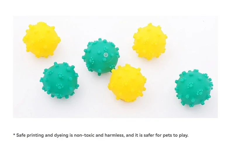 Pelota verde para perros con textura de espinas