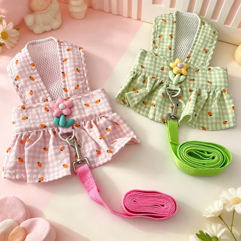 Vestido para mascota con estampado de zanahoria