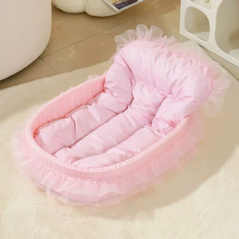 Cama para gatos en ambiente hogareño