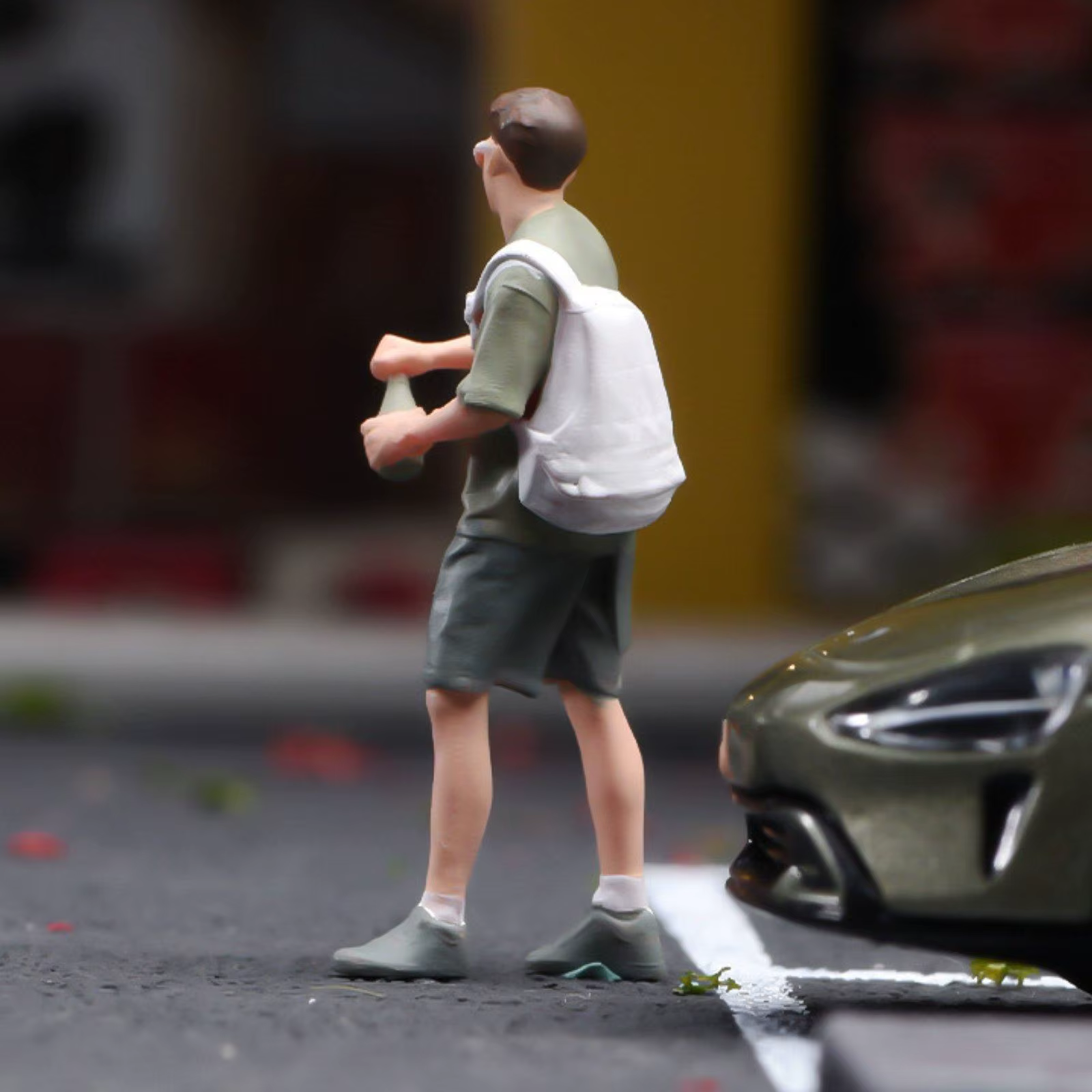 Figura masculina en miniatura para dioramas y maquetas 1:64 - imagen 4