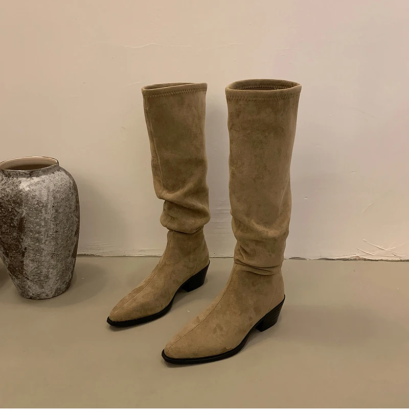 Estilo contemporáneo con botines TULX