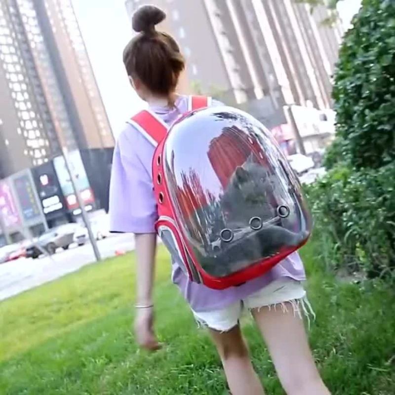 Bolsillos laterales y fondo extraíble de la mochila