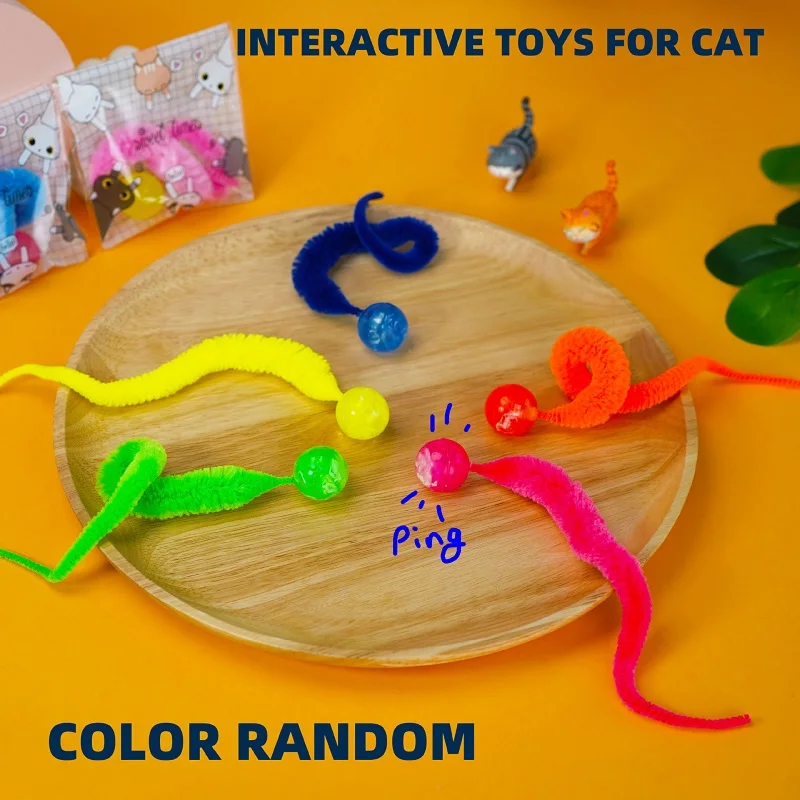 Pelota colorida con cola para gato interactivo