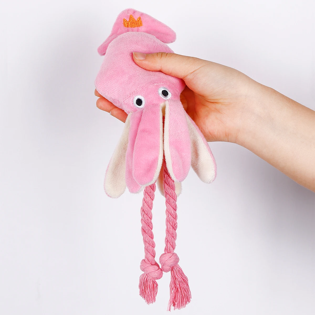 Juguete de peluche pulpo verde en uso exterior