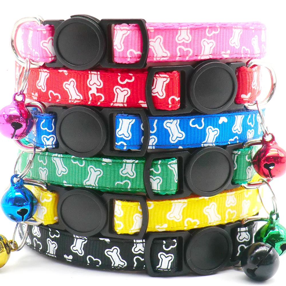 Detalle del collar con campanita