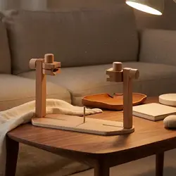 Soporte ajustable de madera para comedero de gato