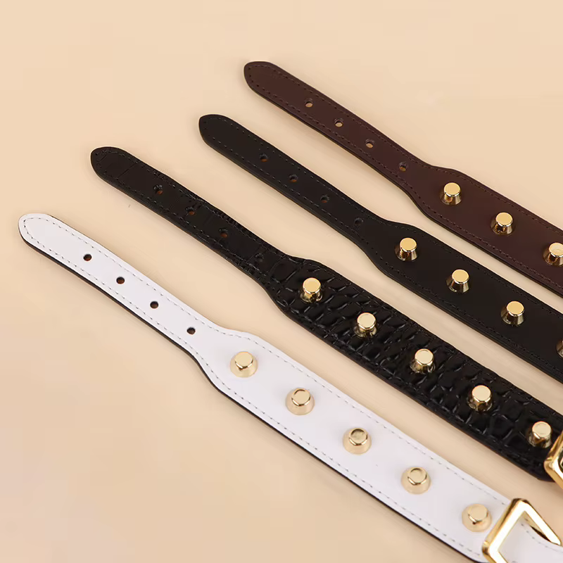 Collar de cuero genuino con remaches dorados para perros pequeños y medianos - imagen 5