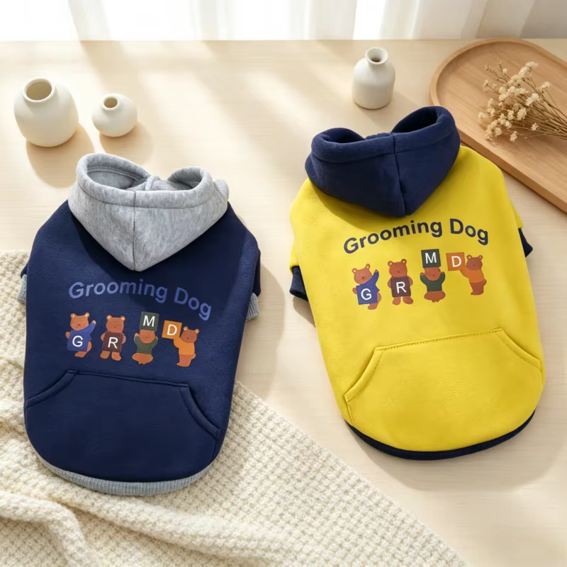 Estampado de dibujos animados en sudadera de perro