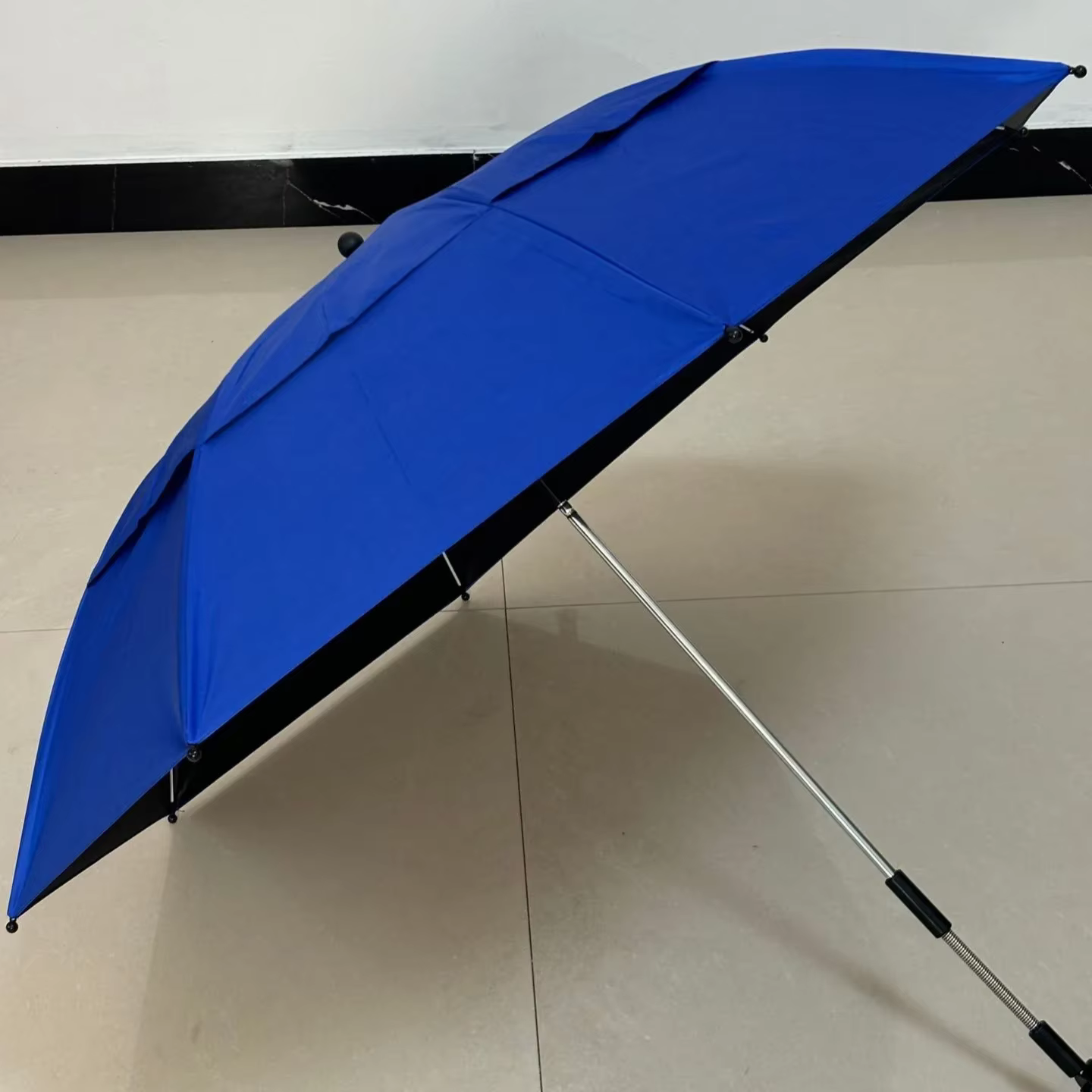 Sombrilla playa para perros con abrazadera giratoria 360° anti-UV - imagen 3