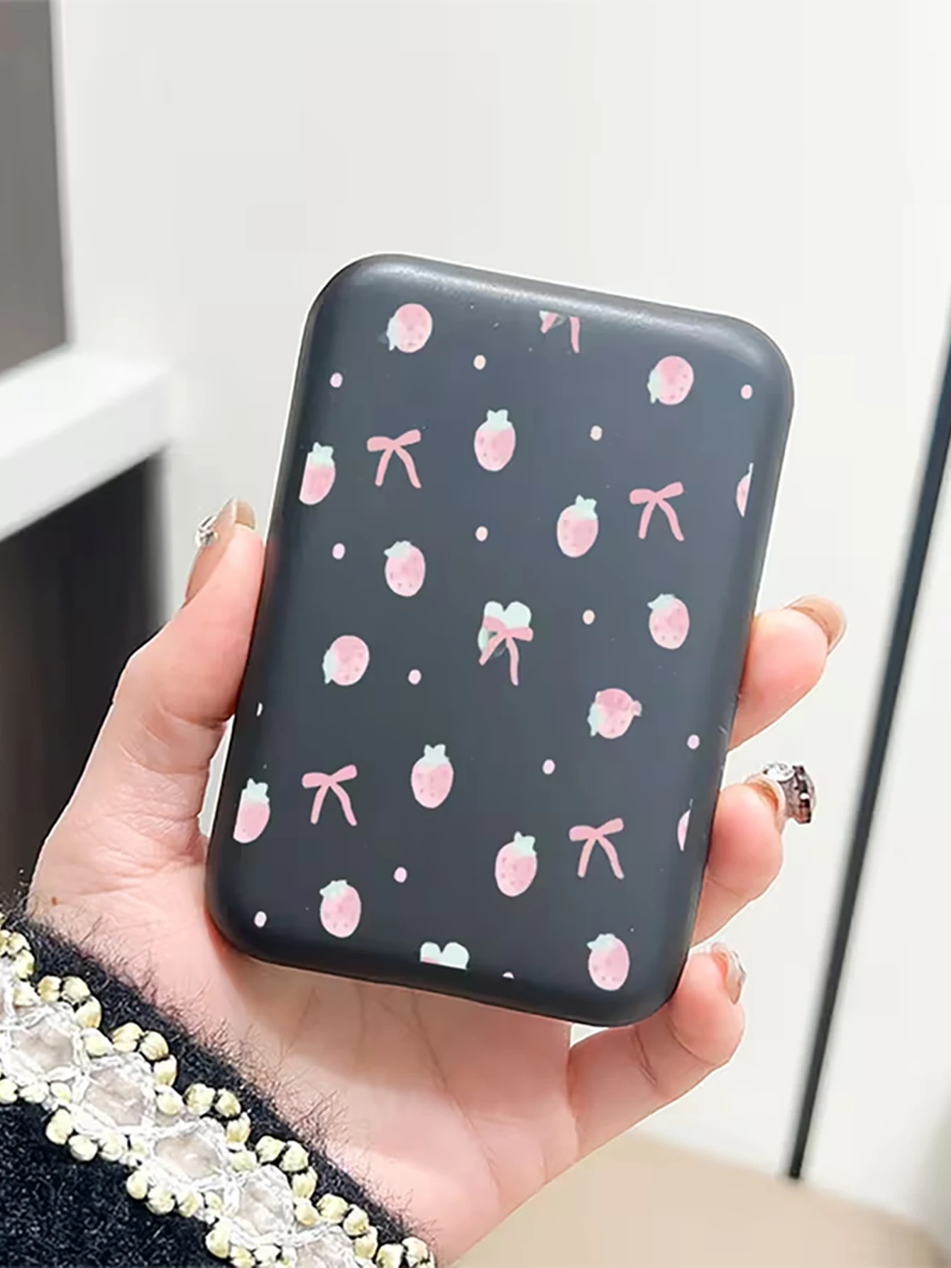Funda Protectora TPU Negra para Banco de Energía MagSafe Apple - imagen 2