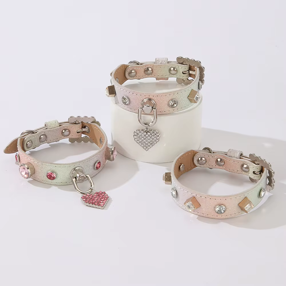 Collar de perro de cuero cómodo y ajustable con pedrería brillante - imagen 3