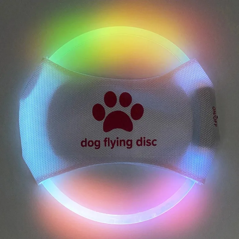 Discos voladores en suelo mostrando variedad de colores
