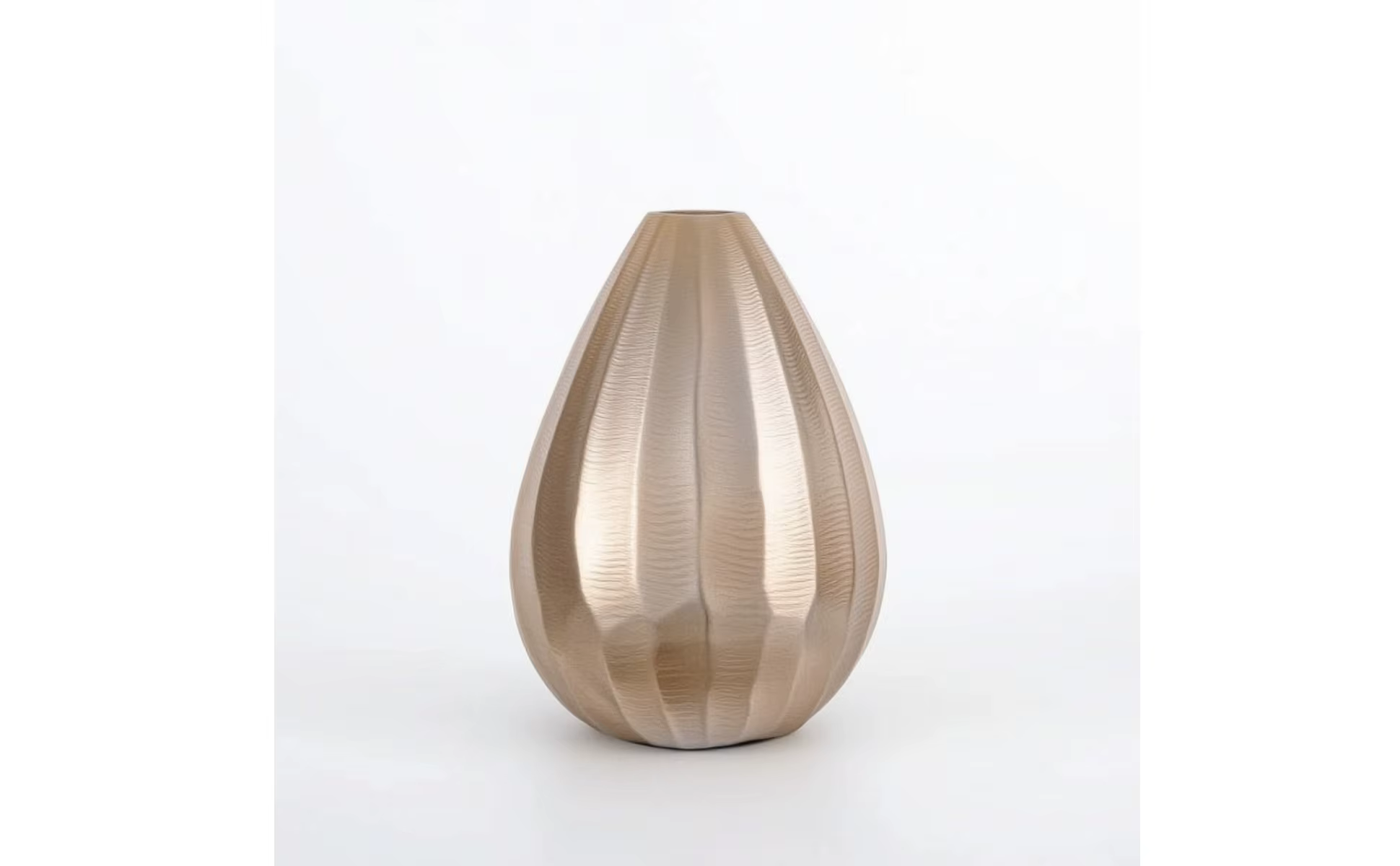 Jarrón decorativo dorado estilo minimalista