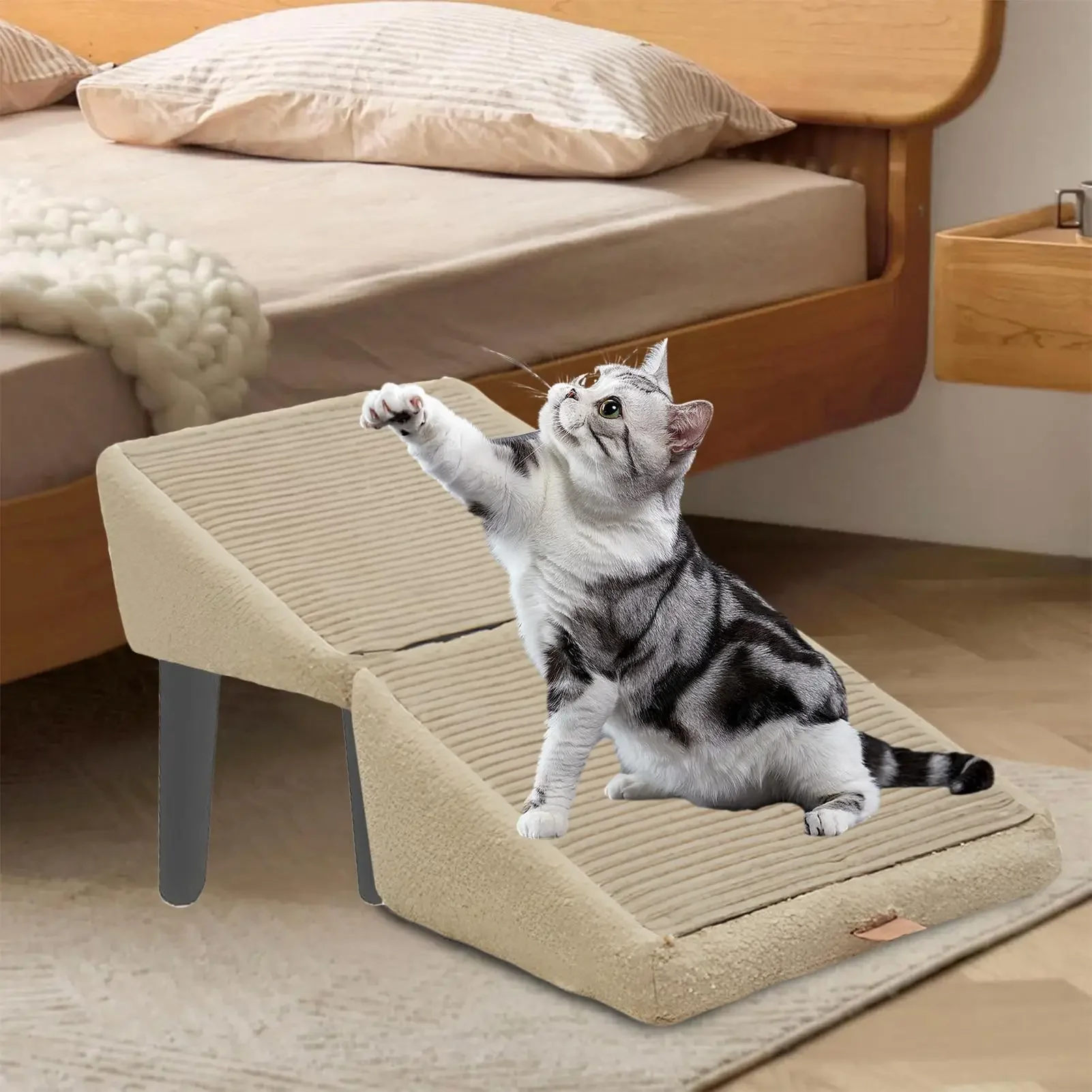Rampa escalera para perros en uso junto a un sofá