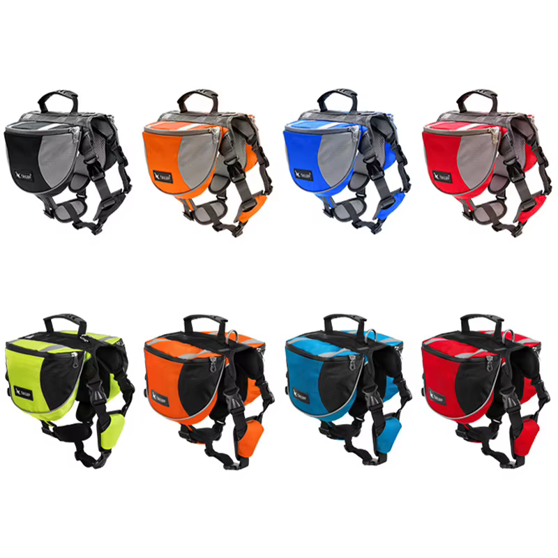 Vista trasera con tirantes acolchados de la mochila para perros