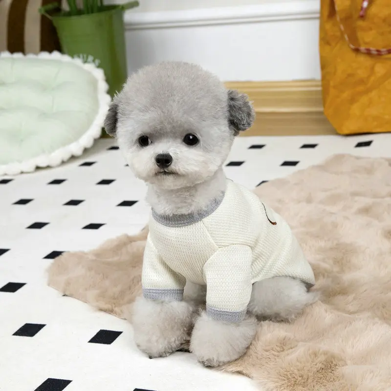 Chaleco para perros con detalle de cuello y costuras
