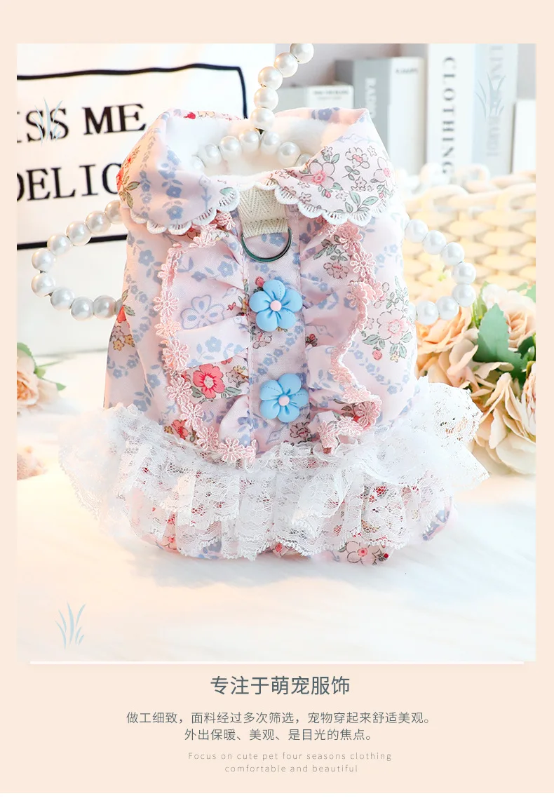 Abrigo con encaje floral