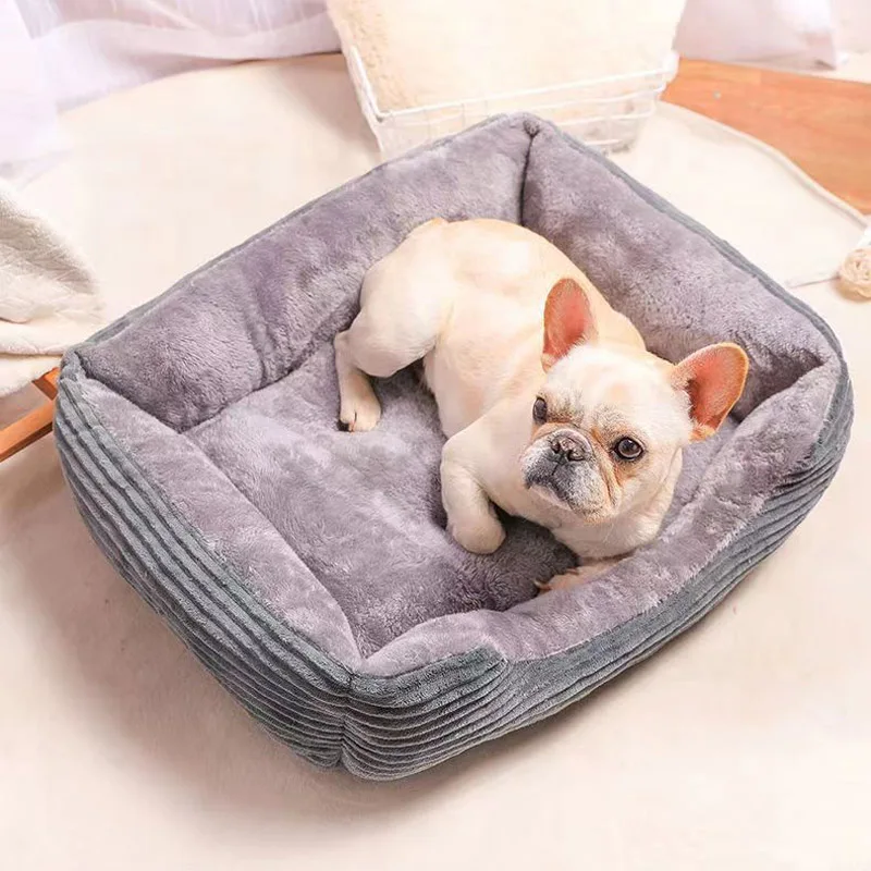Vista frontal de la cama para perros