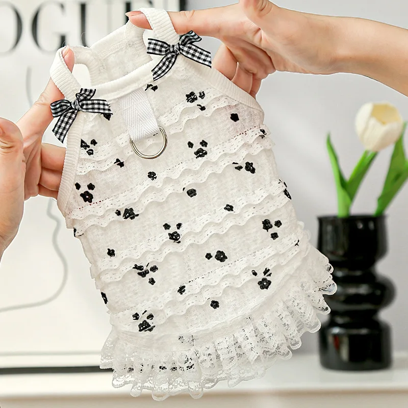 Vestidos para perros pequeños en uso