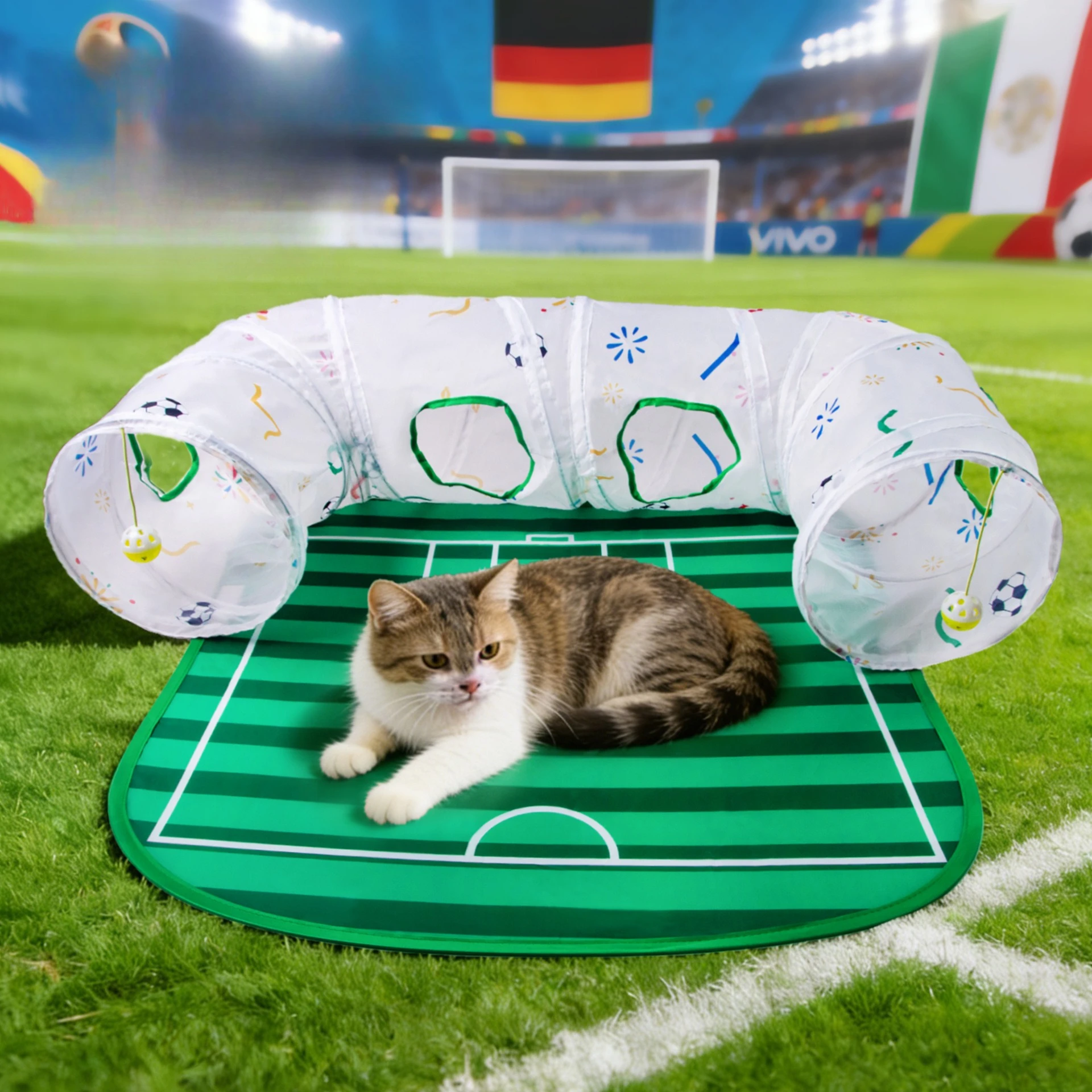 Túnel para gatos con diseño de campo de fútbol y juguetes interactivos - imagen 3