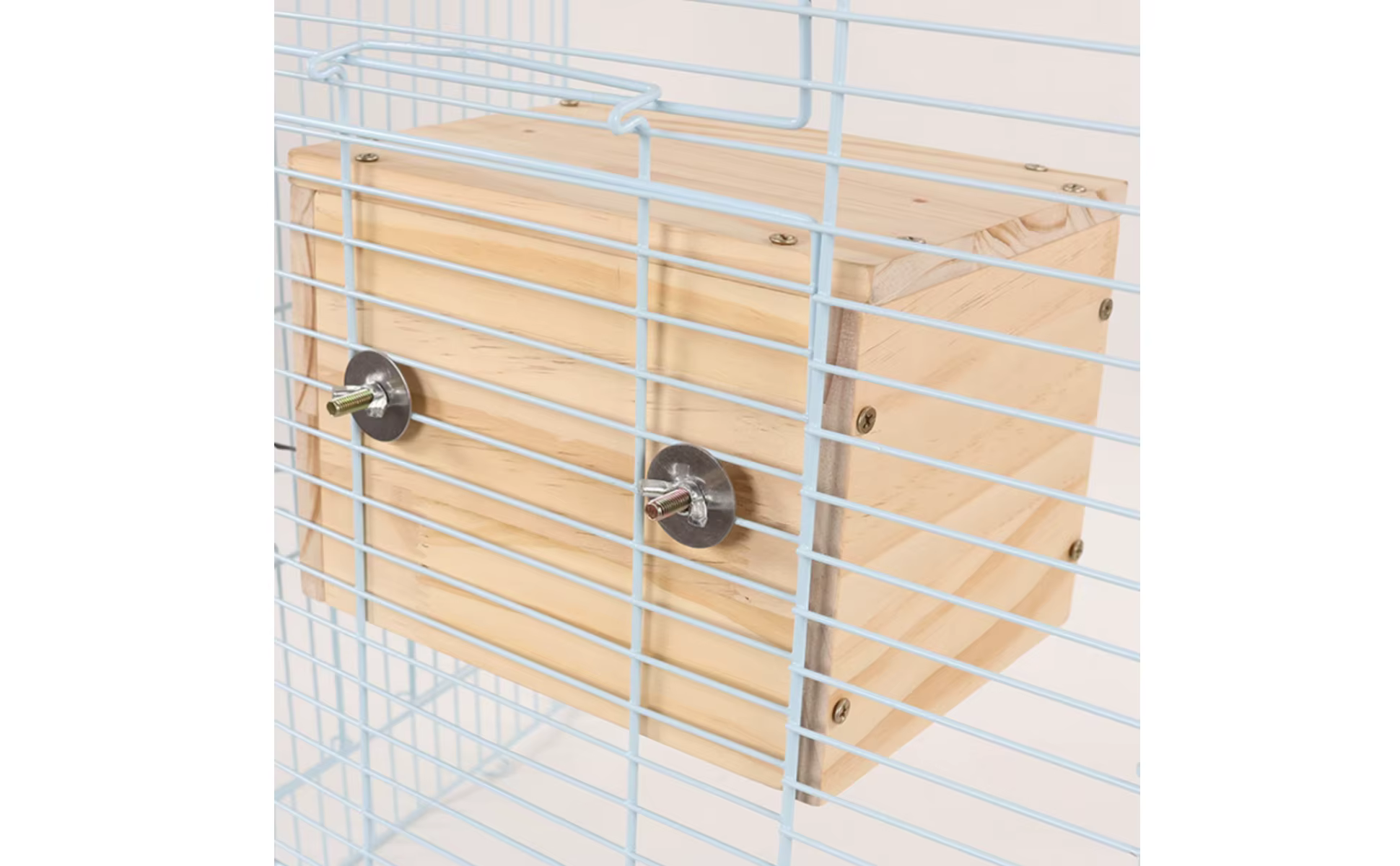 Detalle de aberturas en forma de corazón y ventilación