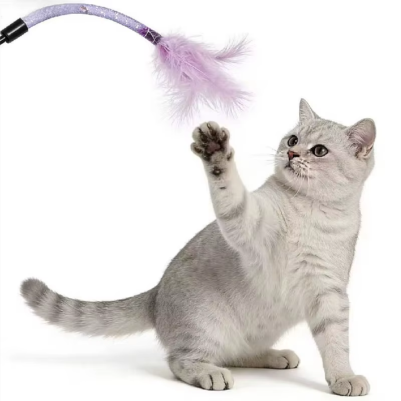 Juguete interactivo para gatos con plumas y campana - imagen 5