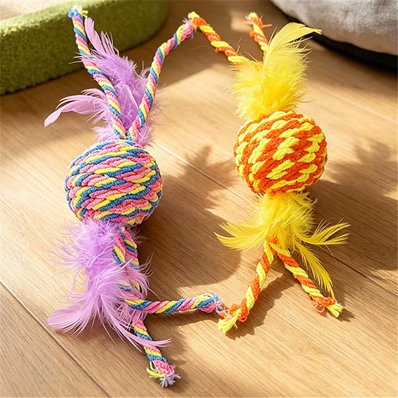 Pelota de plumas con campana para gatos – Juguete interactivo para morder y rascar