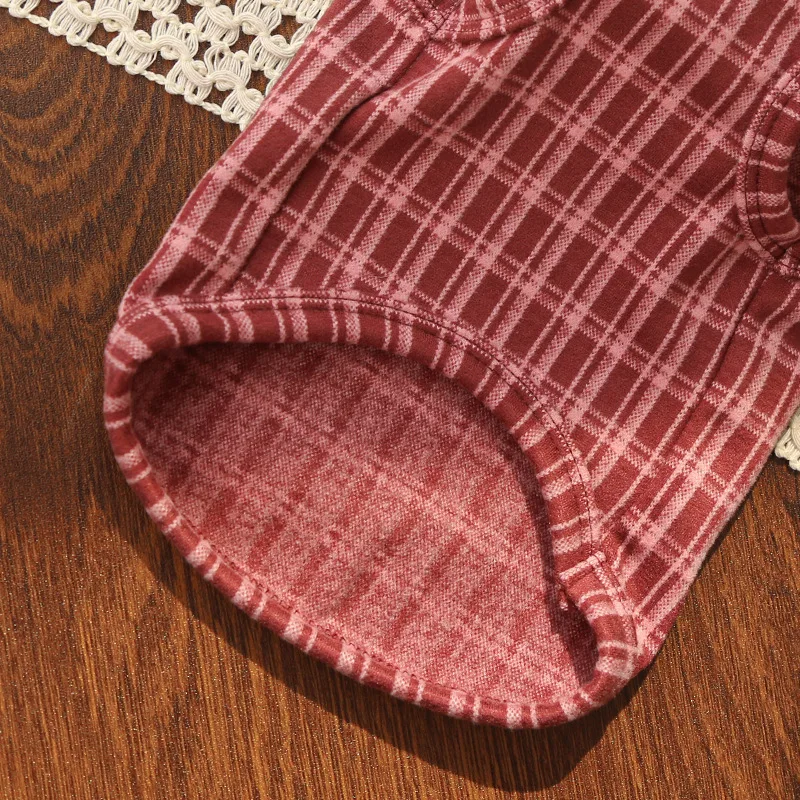 Detalle de la capucha y costuras