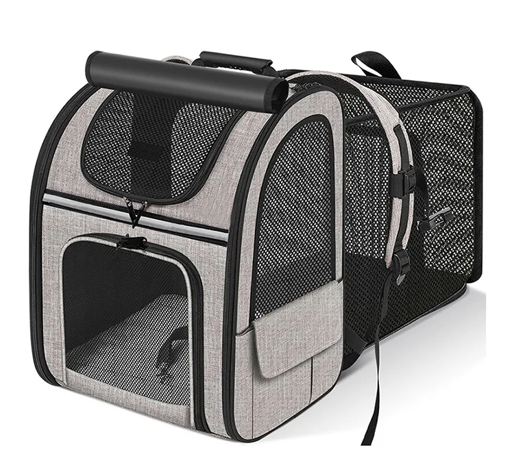 Mochila expandible para gatos y perros en uso