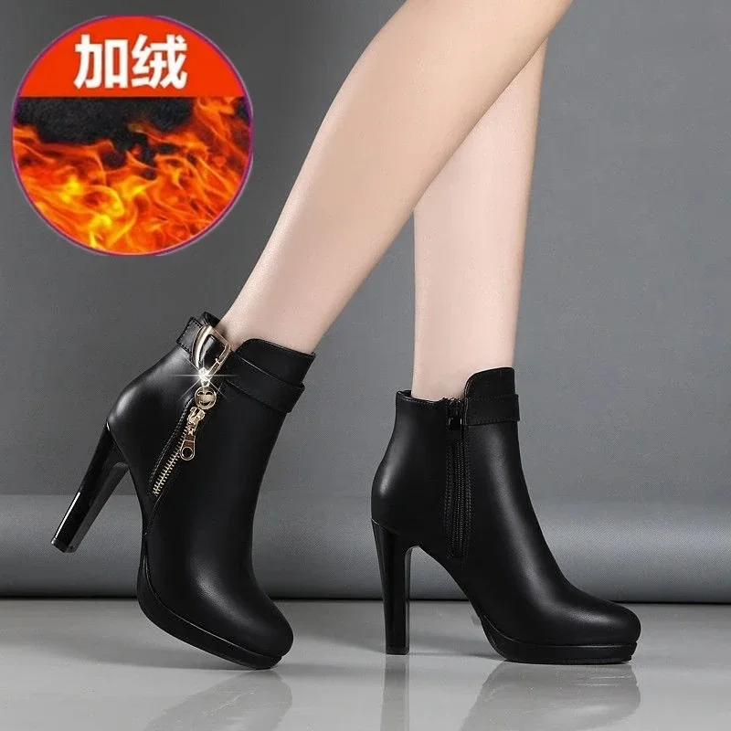 Vista frontal de las botas TULX