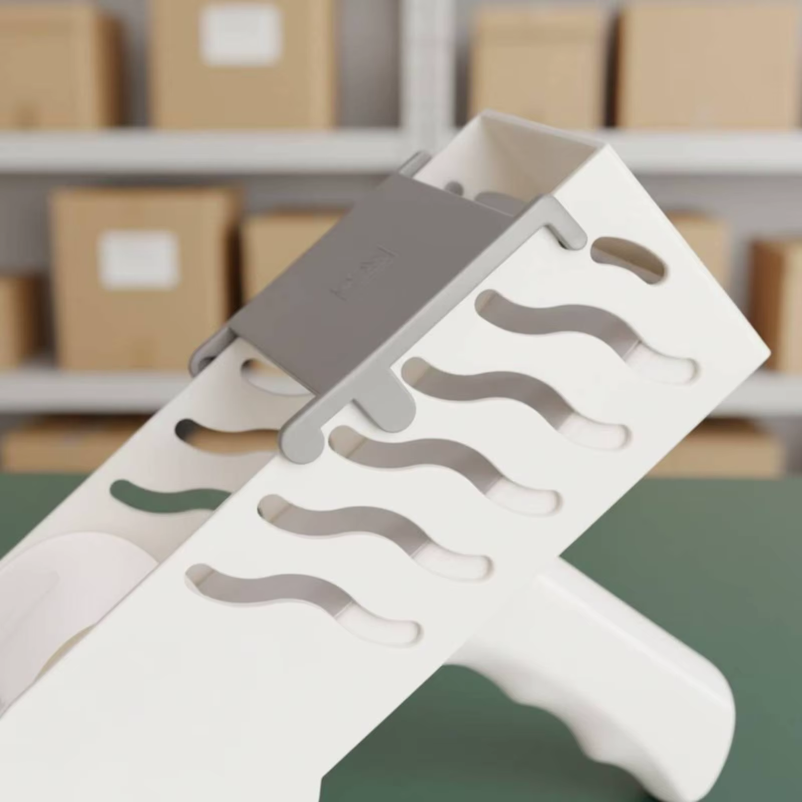 Dispensador de Etiquetas de Envío – Pegador Ergonómico para Paquetes - imagen 4