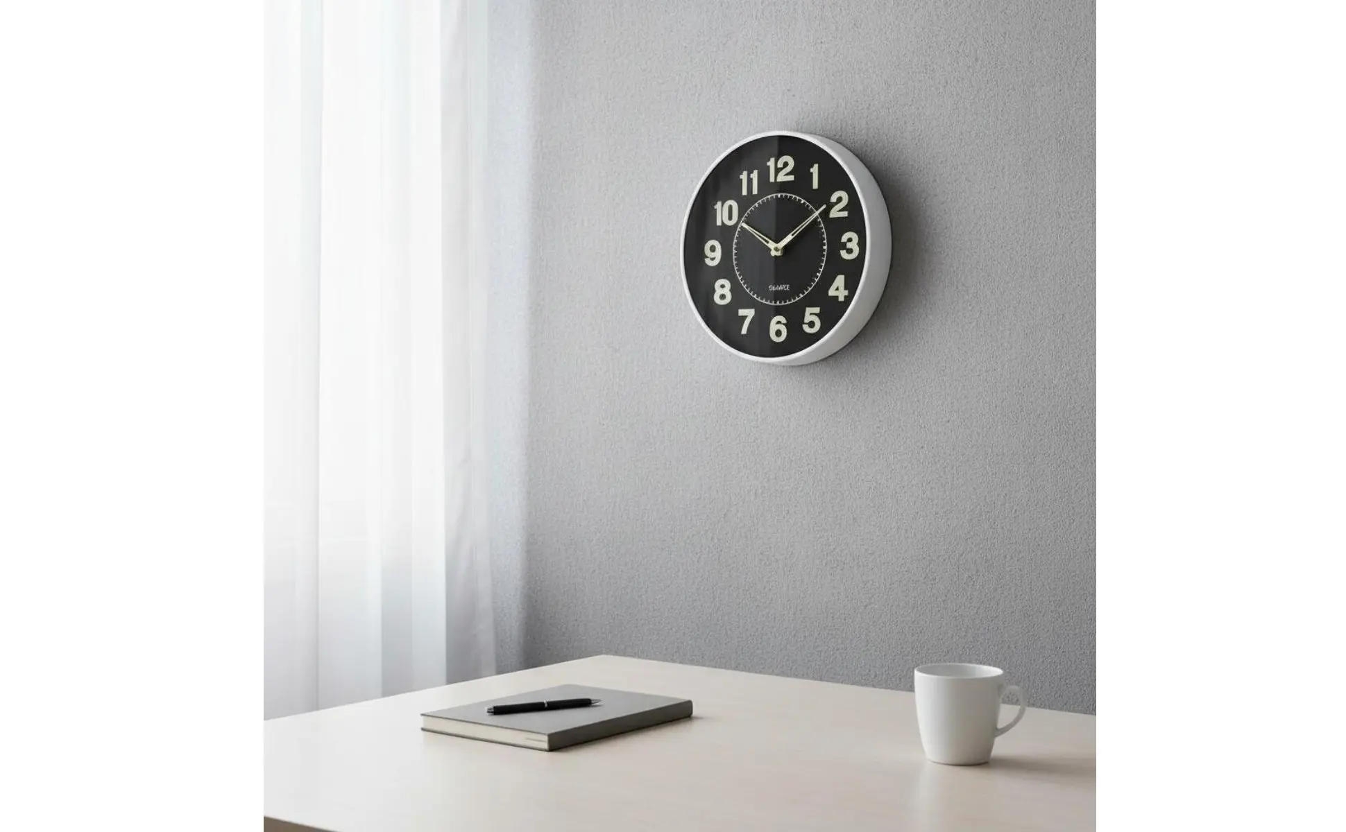 Reloj de pared luminoso con números grandes en diseño minimalista