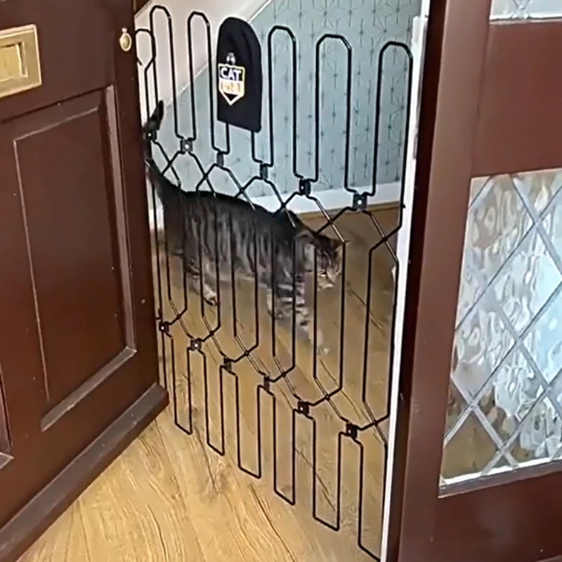 Barrera Metálica Retráctil para Gatos y Perros: Interior y Exterior - imagen 2