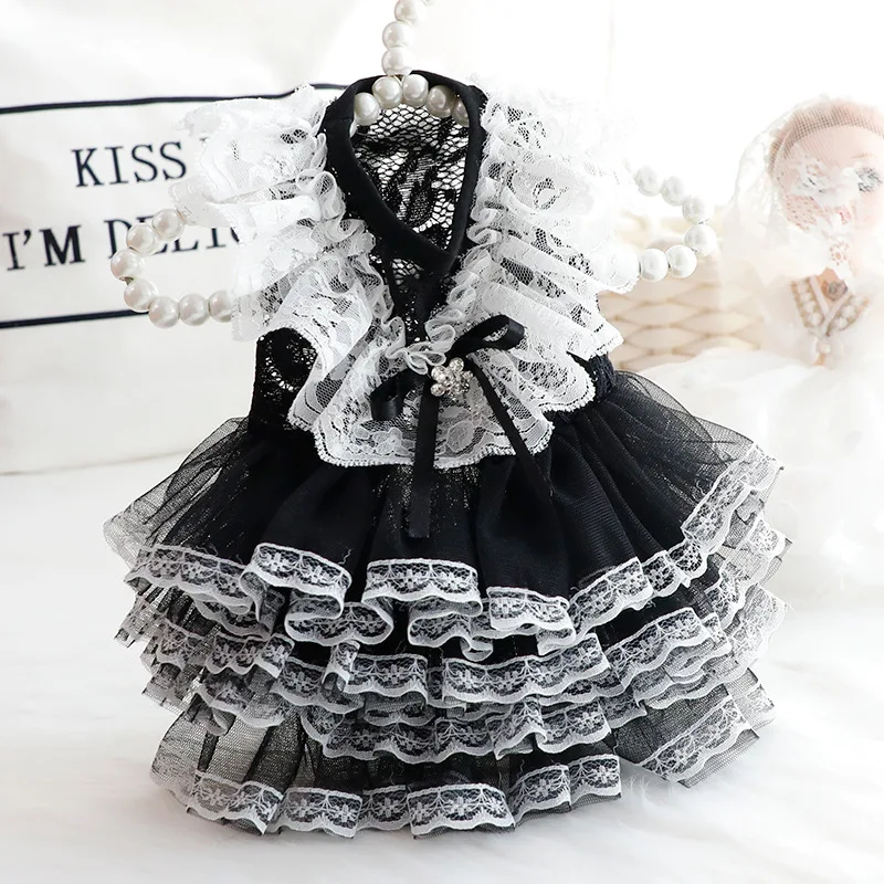 Vestido de encaje negro para perro pequeño
