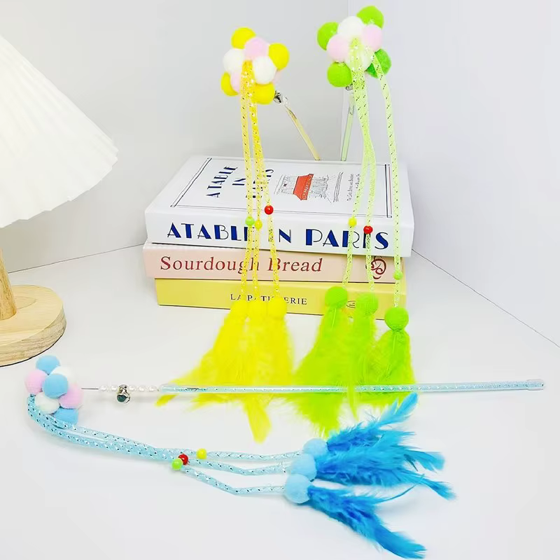 Varita de plumas interactiva para gatos – Juguete estimulante con bola y borlas - imagen 5