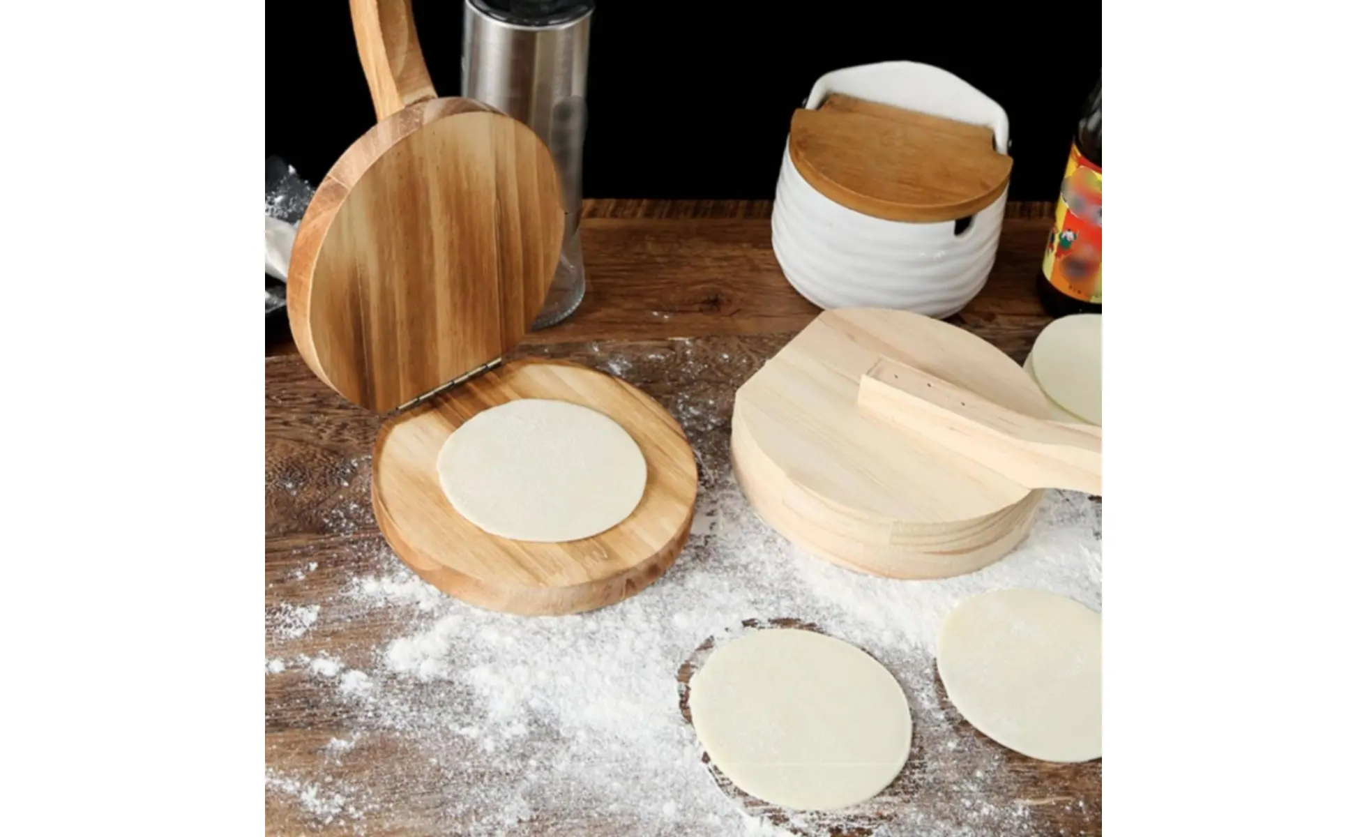Prensa manual de empanadillas de madera con diseño ergonómico