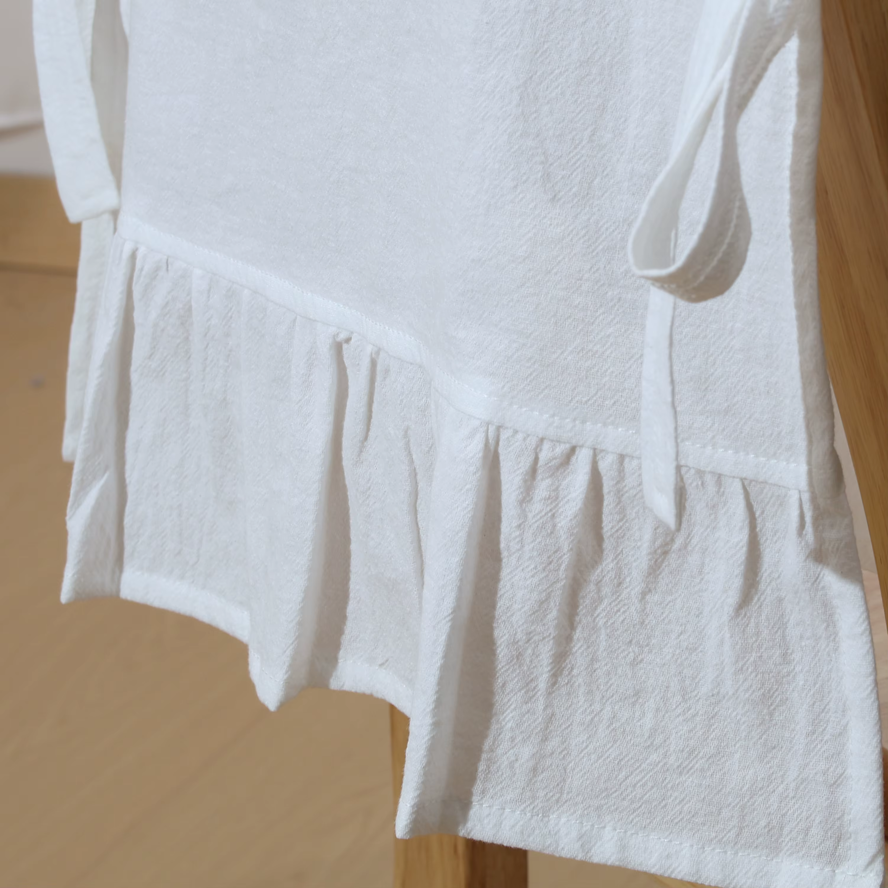 Funda de silla elástica blanca con encaje – Banquetes y bodas - imagen 3