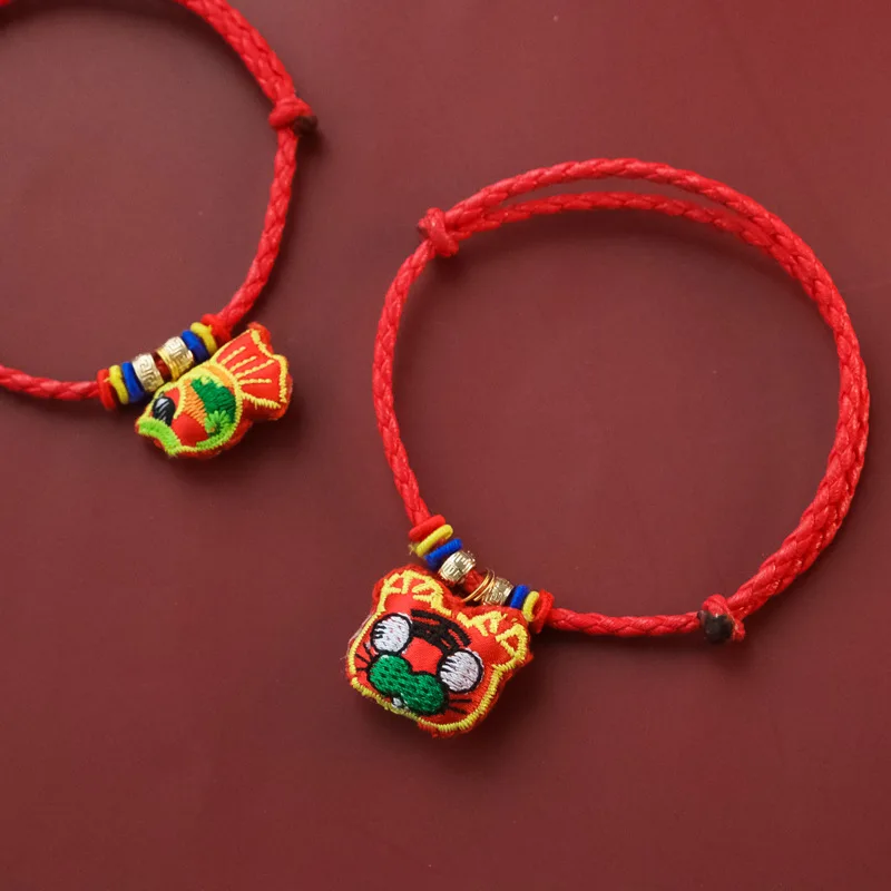Collar ajustable para gatos y perros de tamaño pequeño y mediano